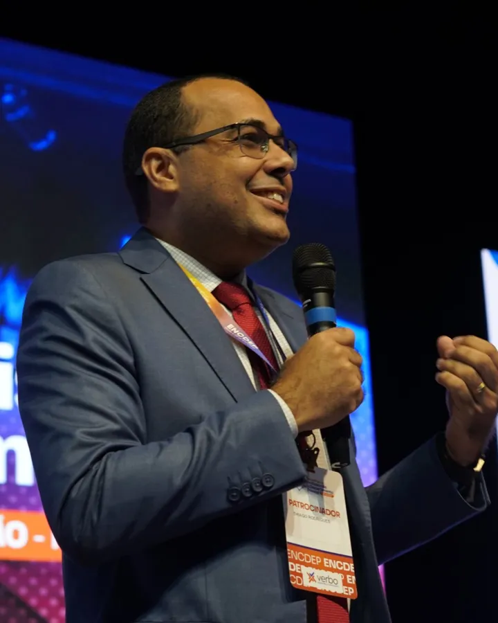 Thiago Rodrigues no palco do 8º Encontro Gaúcho 2026